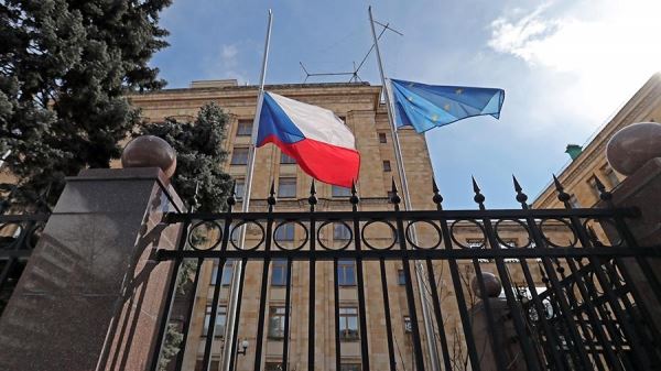 МИД Чехии пообещал содействие в ситуации с российской школой в Праге