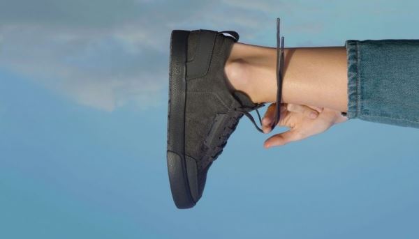 Бренд Undo for Tomorrow выпустил кроссовки из переработанных воздушных шаров