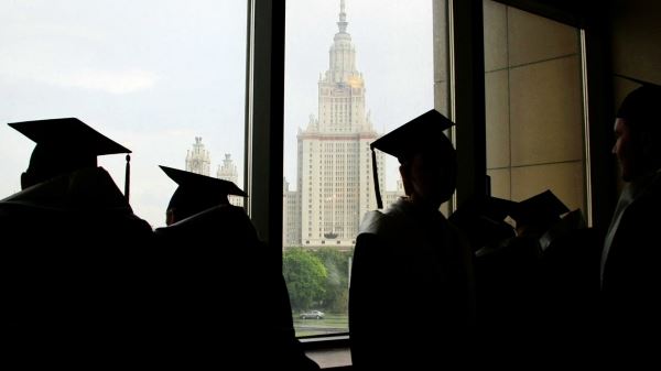В Петербурге начали штрафовать выпускников за шпаргалки
